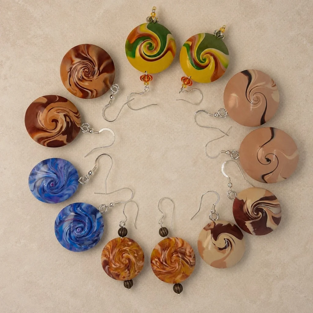 Colección Vértigo — joyería artesanal con espirales hecha a mano en arcilla polimérica — Detalles Únicos